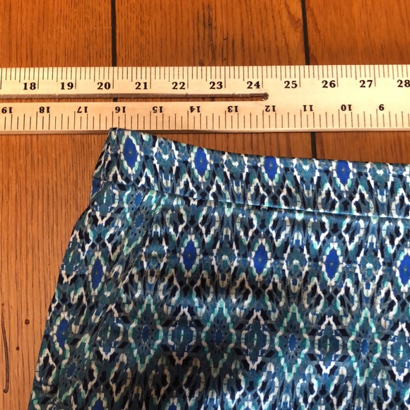 H&M geometrical print Chino style shorts size 10 - Picture 6 of 8